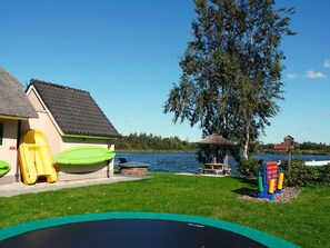 Children’s area - Wonderful private villa for 12 guests with pool, WIFI, TV, terrace and pets allowed (Vlagtwedde)