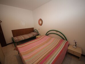 2 bedrooms, travel cot, bed sheets - Cosy apartment for 5 guests with A/C, terrace and pets allowed (Rosolina)