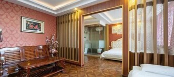 Sunshine Holiday Hotel