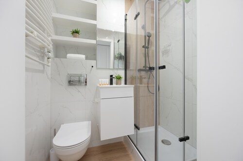 Suwalska Apartment With View by Renters