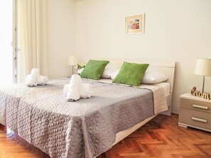 3 bedrooms, free WiFi - Nice apartment for 5 guests with WIFI, A/C, TV and balcony (Vodice)