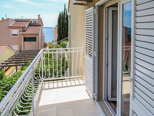 Nice apartment for 5 guests with A/C, WIFI, TV and balcony