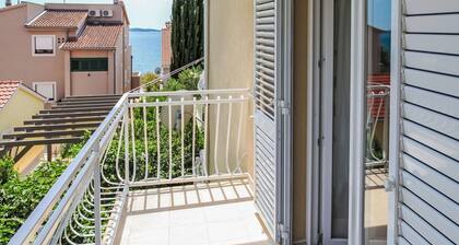 Nice apartment for 5 guests with A/C, WIFI, TV and balcony