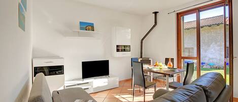 Familienhaus, Mehrere Schlafzimmer (La Casa In Campagna 800m from lake) | Wohnbereich