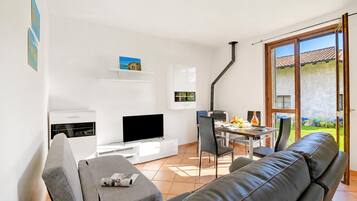 Casa familiare, 1 camera da letto, microonde (La Casa In Campagna: Rustic Retreat) | Area soggiorno | TV a schermo piatto