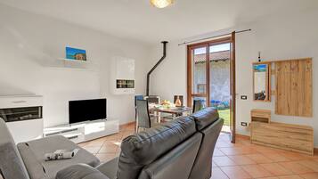 TV a schermo piatto 21 pollici con canali via cavo