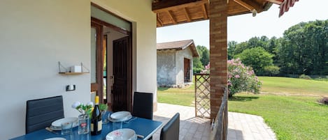 Family House, Multiple Bedrooms (La Casa In Campagna 800m from lake) | Outdoor dining