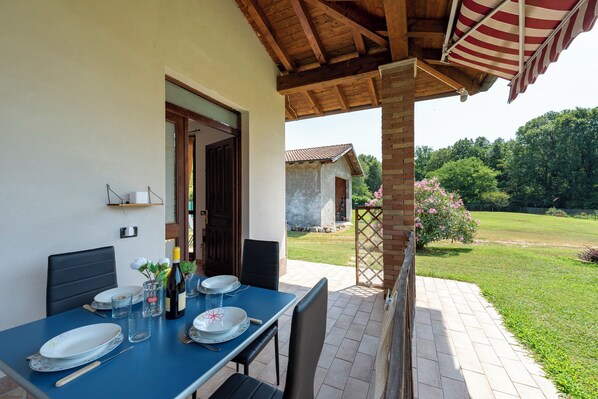 Family House, Multiple Bedrooms (La Casa In Campagna 800m from lake) | Outdoor dining