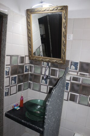 淋浴設備、坐浴桶、提供毛巾、番梘