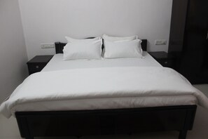 5 bedrooms, WiFi, bed sheets