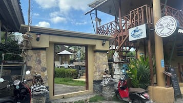 Fachada de la propiedad