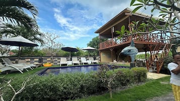 Piscine extérieure