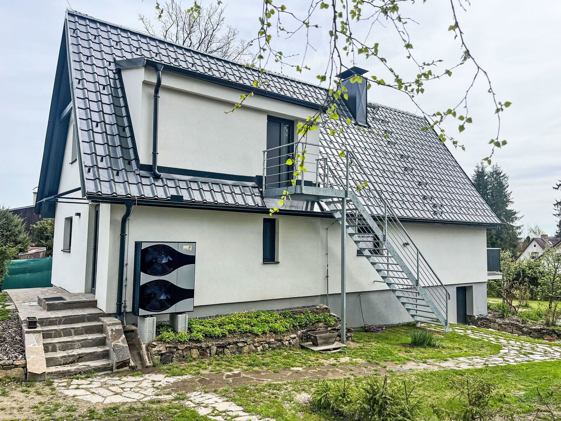 Pflanze, Himmel, Eigentum, Gebäude, Fenster, Steigung, Haus, Baum, Hütte