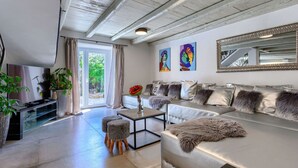 Living area - Beautiful  villa for 6 guests with private pool, WIFI, A/C, TV and terrace (Pula)