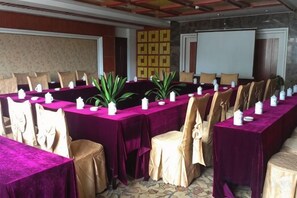 Unclassified image, 3 of 21, button - Shenzhou Hotel (Xiangyun)