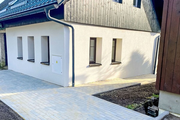 Eigentum, Möbel, Außenbank, Gebäude, Pflanze, Holz, Himmel, Baum, Gartenmöbel, Die Architektur