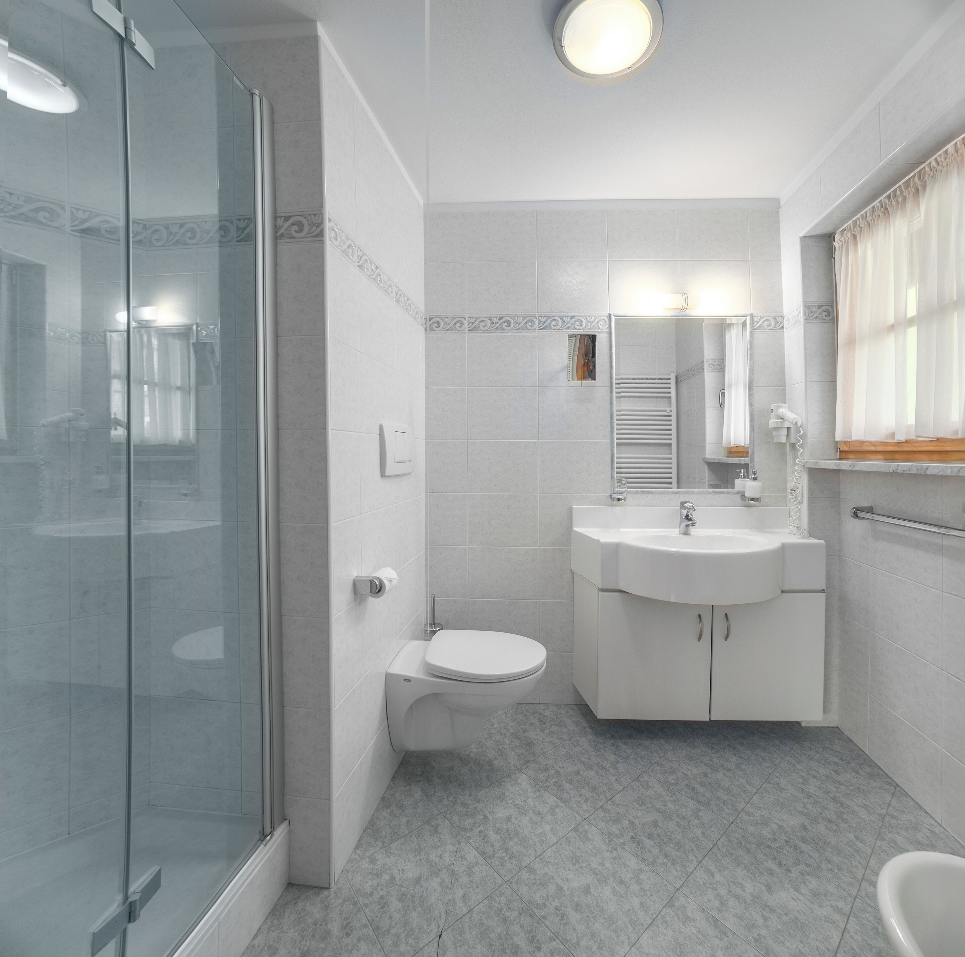 Family apartment tyrolean | Bathroom | Shower, eco-friendly toiletries, hair dryer, towels