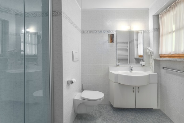 Family apartment tyrolean | Bathroom | Shower, eco-friendly toiletries, hair dryer, towels