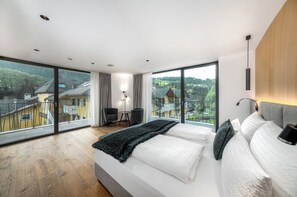 Family Suite | In-room safe, desk, laptop workspace, free cots/infant beds