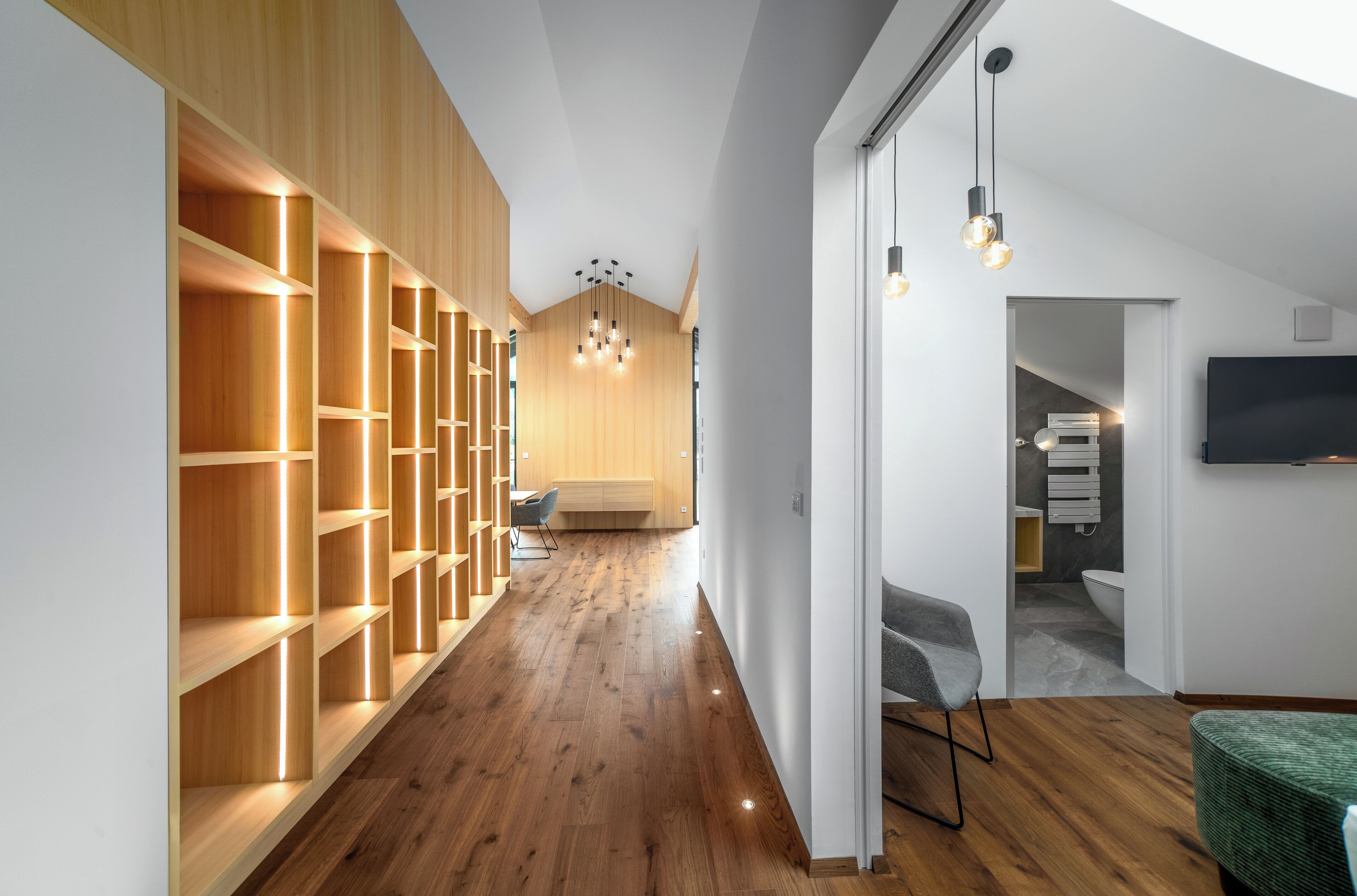 Penthouse Suite | Opholdsområde | 85-centimeters fladskærms-tv med satellitkanaler