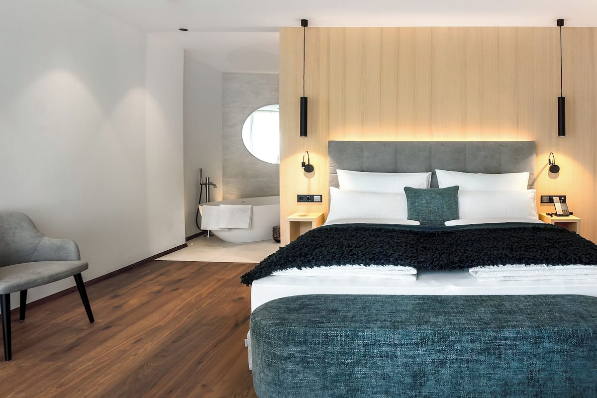 Suite Deluxe | 2 slaapkamers, een kluis op de kamer, een bureau, een laptopwerkplek