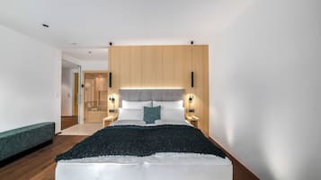 Suite Apartment | In-room safe, desk, laptop workspace, free cots/infant beds