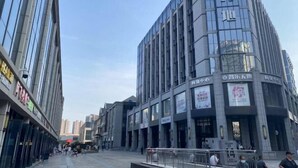 A modern building with large windows and signage, likely a commercial or office space. - HanTing Hotel (Zhengzhou Railway Station Dehua Street) (Zhengzhou)