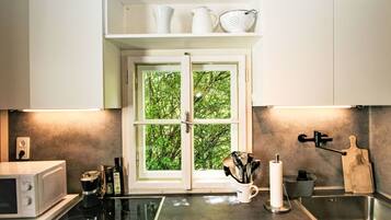 Mikrowelle, Ofen, Geschirrspüler, Toaster