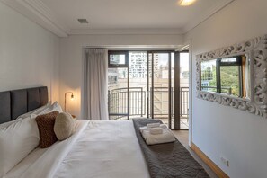 1 室のベッドルーム、デスク、アイロン / アイロン台、WiFi (無料)