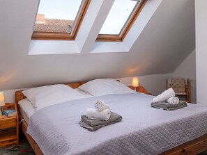 2 bedrooms, travel cot, free WiFi