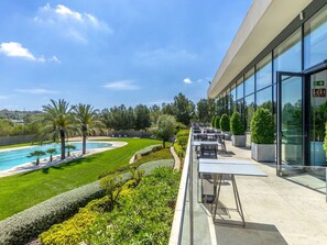 Outdoor dining - Beautiful apartment for 6 people with pool, WIFI, A/C, TV and patio (Pilar De La Horadada)