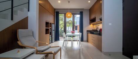 Basic House | Living area | Flat-screen TV