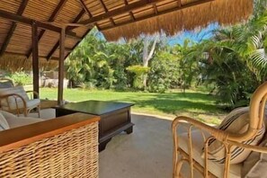 Terrace/patio - Belles on Ballow - Main Lodge (Amity Point)