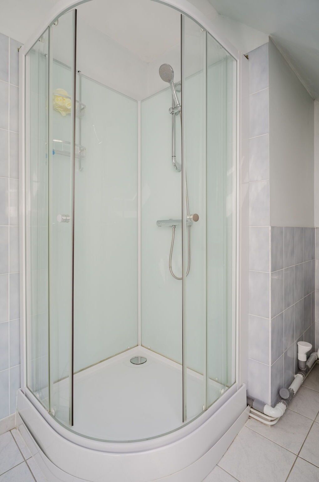 Shower Door, Plumbing Fixture, Shower Head, Shower, Shower Bar, Bathroom, Door, Plumbing