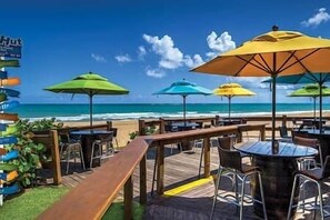 تناول الطعام بالخارج