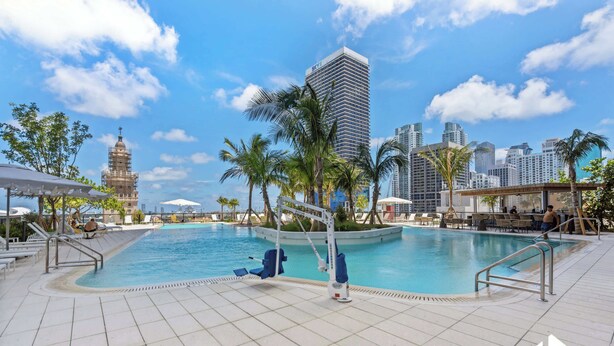 Unclassified image, 1 of 67, button - Stunning Ocean Views, Prime Pool & Gym Access (Miami)