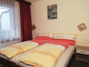 2 Schlafzimmer, Reisekinderbett, kostenloses WLAN, Bettwäsche