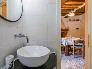 Séchoir à cheveux, serviettes fournies