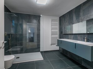Hårføner og håndklær