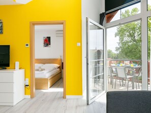 1 bedroom, travel cot, free WiFi, bed sheets