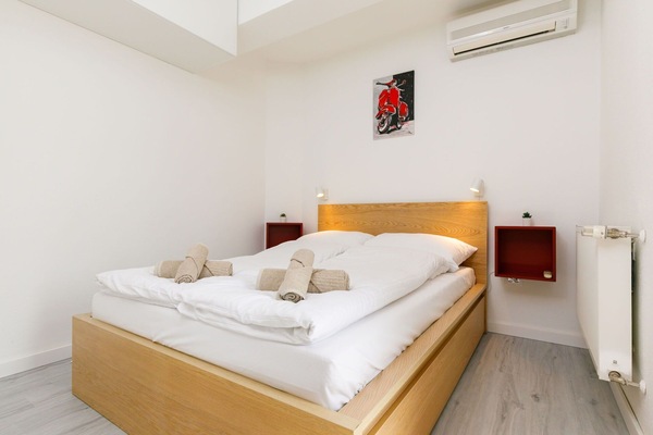 Möbel, Eigentum, Gebäude, Komfort, Bettrahmen, Holz, Bett, Interior Design, Kissen, Fussboden