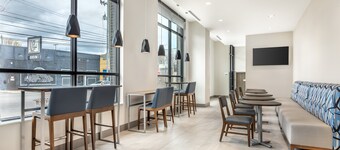 Holiday Inn Express & Suites Nashville West End - Univ Area by IHG