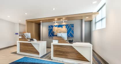 Holiday Inn Express and Suites Nashville West End Univ Area by IHG