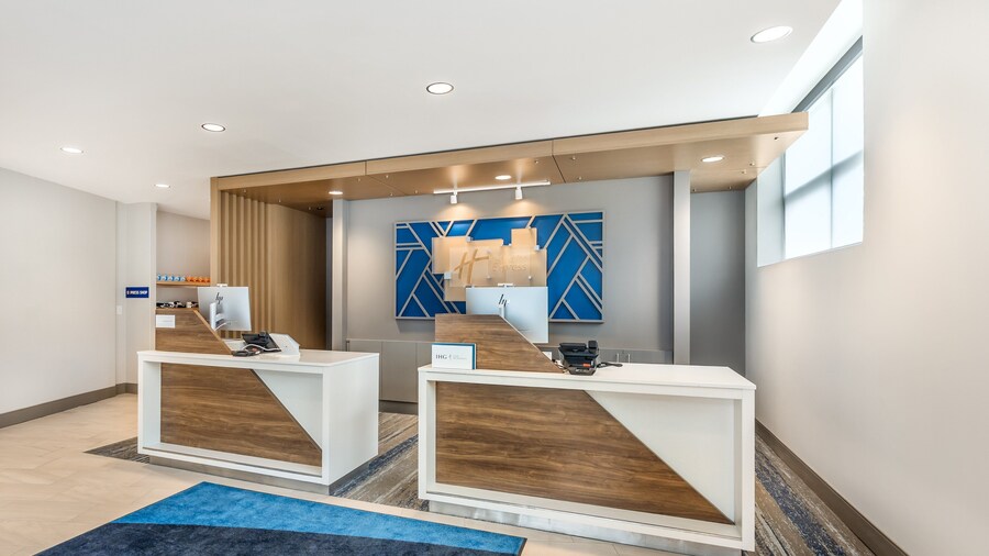 Holiday Inn Express and Suites Nashville West End Univ Area by IHG