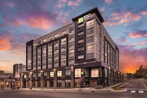 Exterior - Holiday Inn Express and Suites Nashville West End Univ Area by IHG (Nashville)