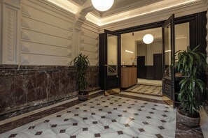 Reception - Batimont Suites & Apartments (Bilbao)