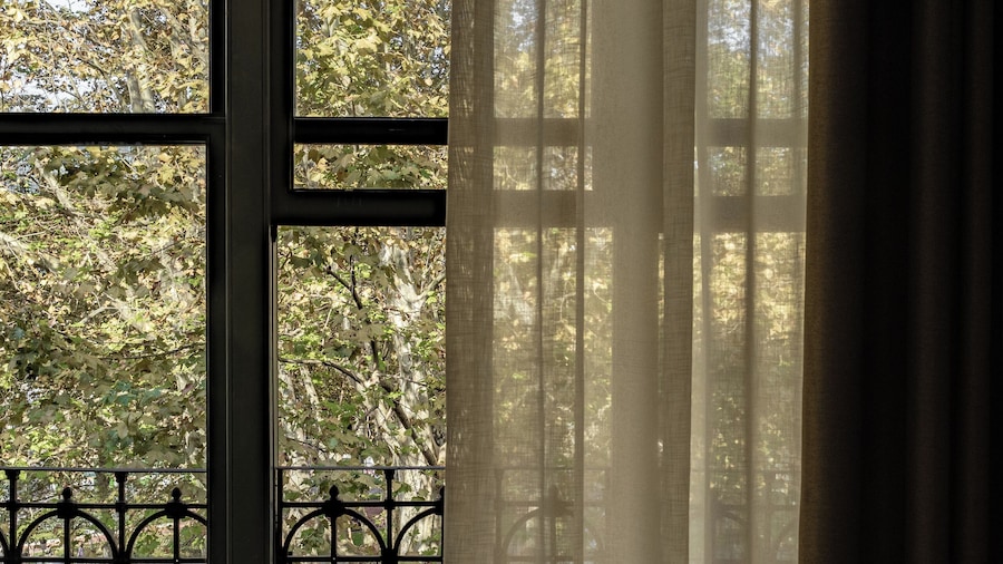 Batimont Suites & Apartments