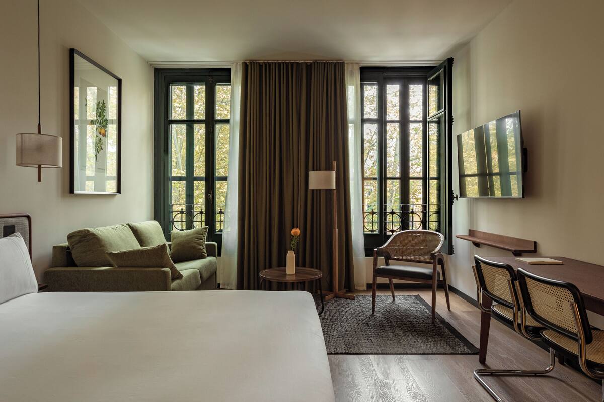 City Studio, Kitchen, City View | Premium bedding, down comforters, laptop workspace, blackout drapes