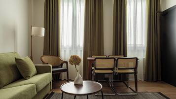 Apartment | Premium bedding, down comforters, laptop workspace, blackout drapes