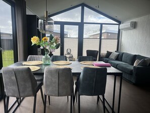 Dining - Stunning private villa for 4 people with A/C, pool, WIFI, TV and terrace (Tholen)